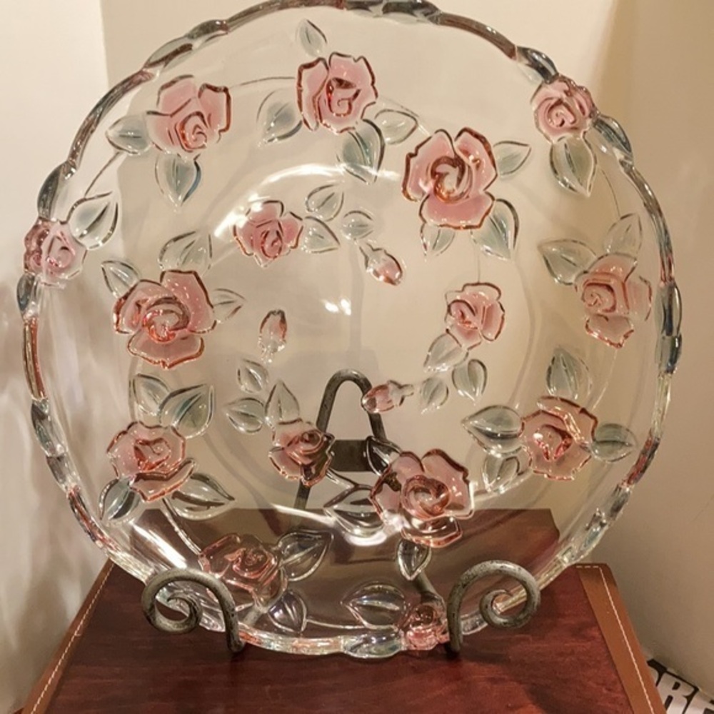Mikasa Bella Rosa embossed floral rose footed serving bowl